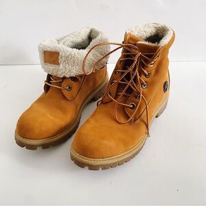 TIMBERLAND White Fur-Lined Boots
